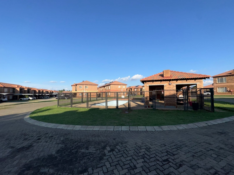 2 Bedroom Property for Sale in Waterval East North West